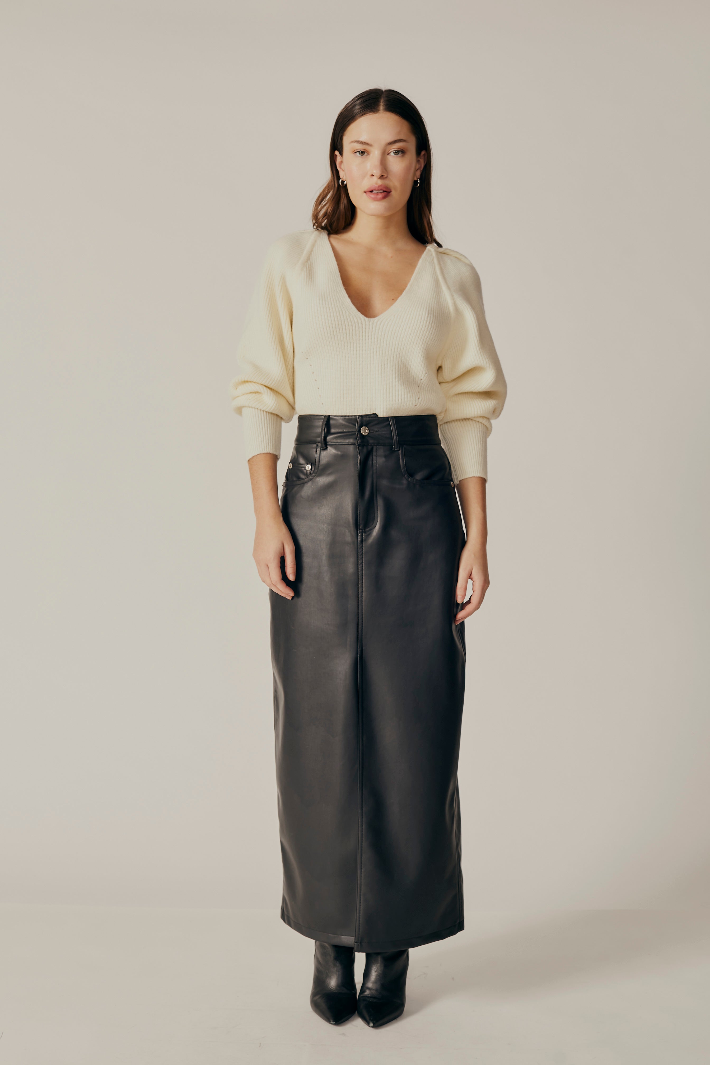 STOKESIA V NECK SWEATER