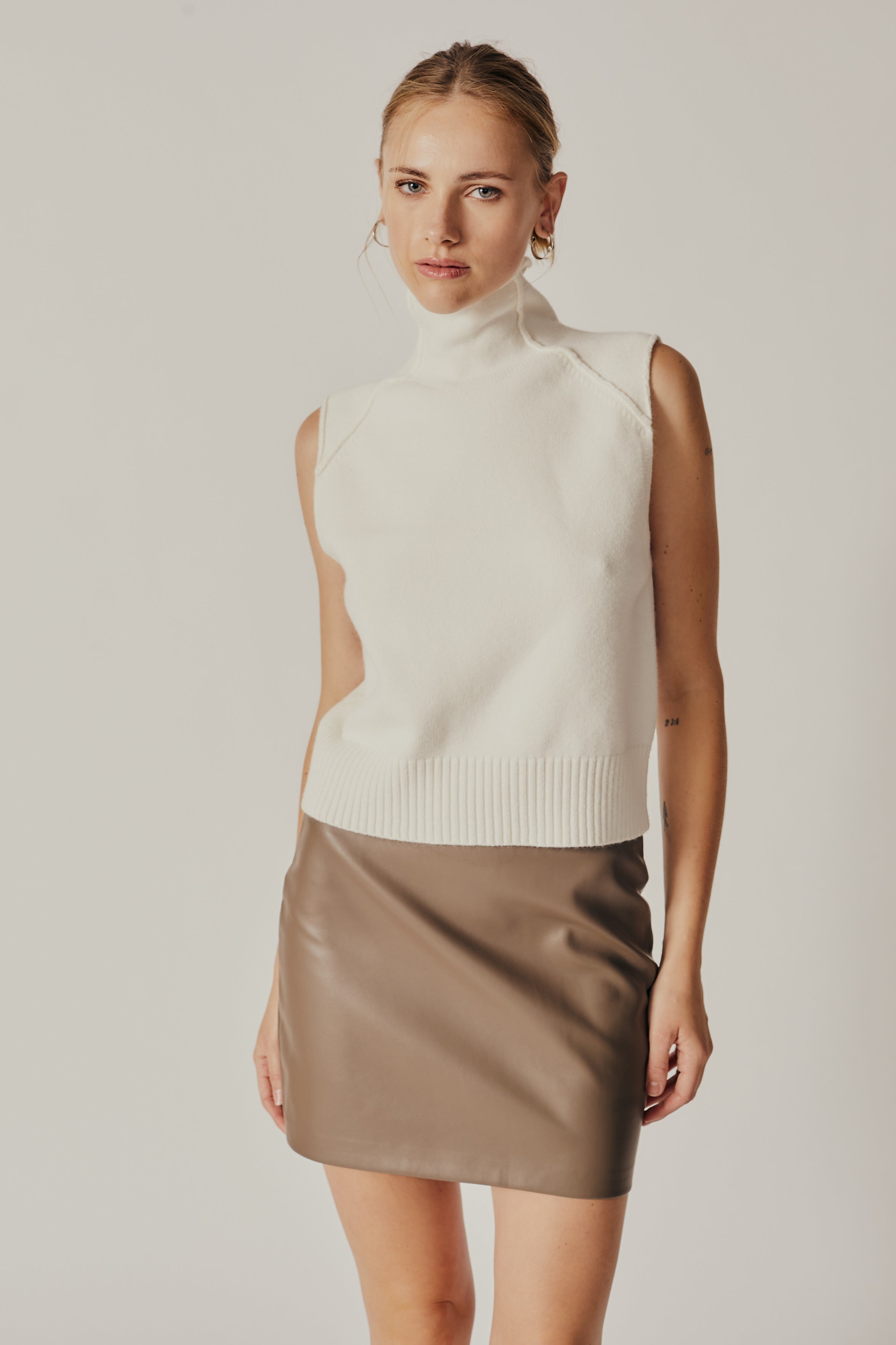 PENSTEMON KNIT TURTLENECK VEST