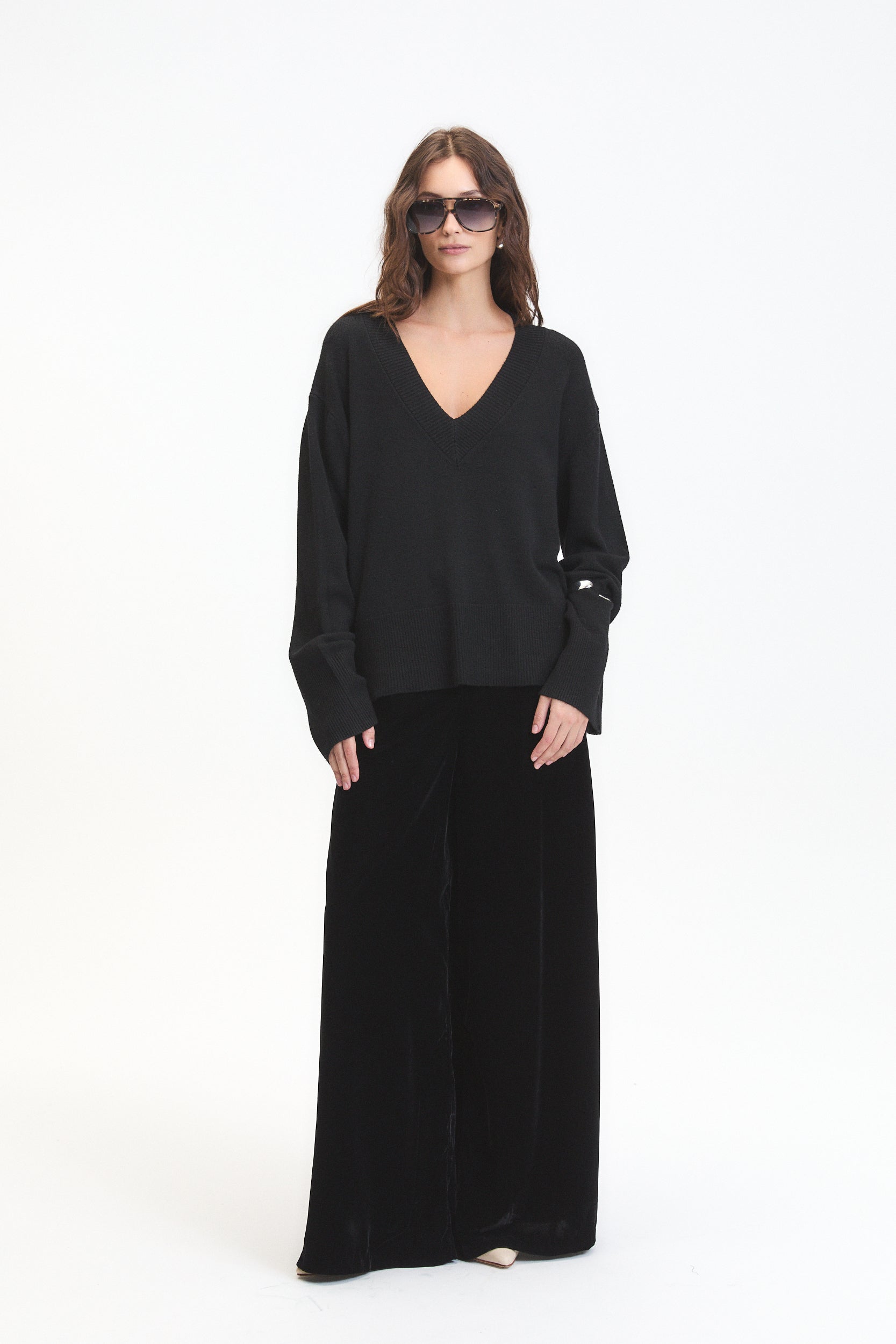 ASCLEPIAS V NECK SWEATER