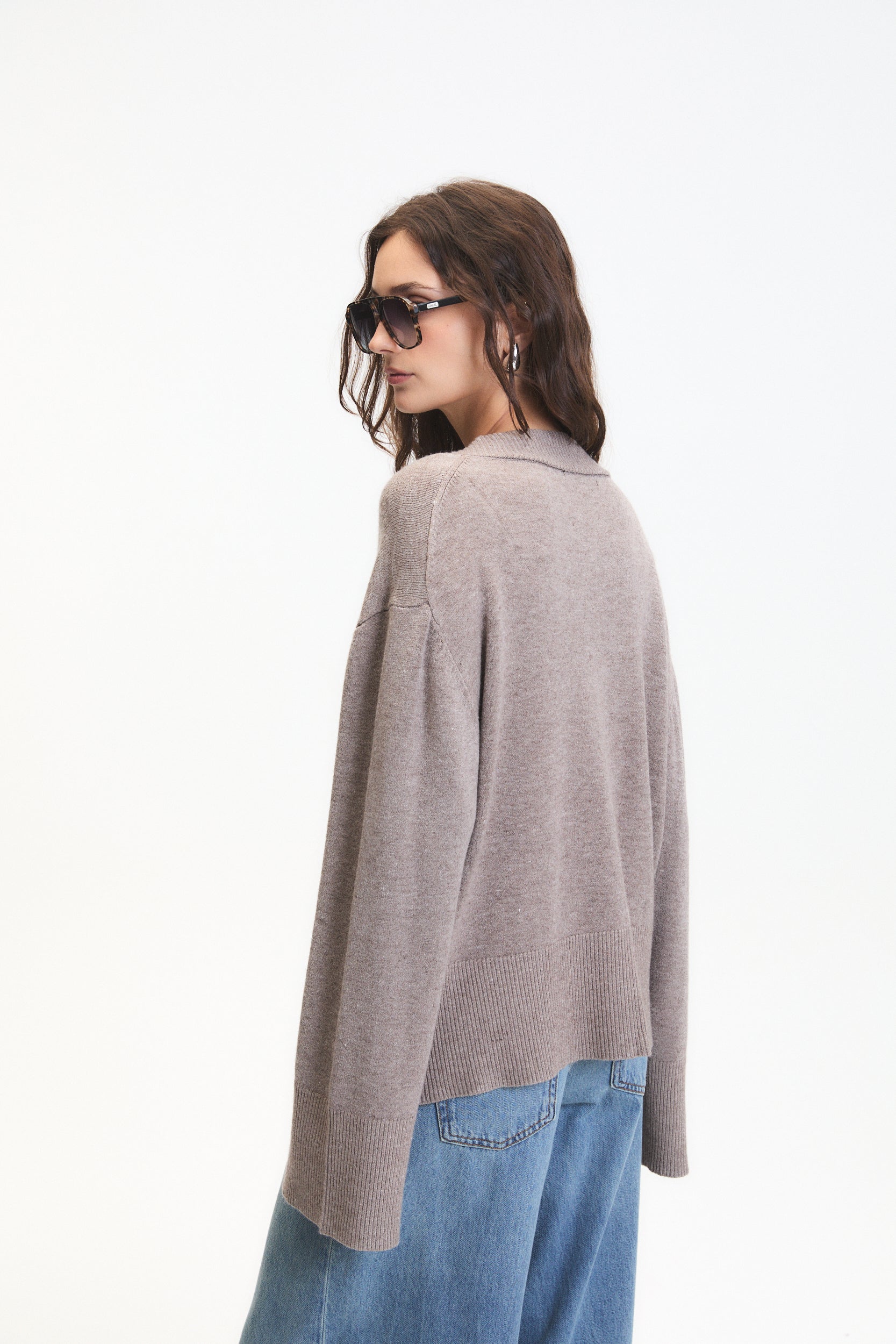 ASCLEPIAS V NECK SWEATER