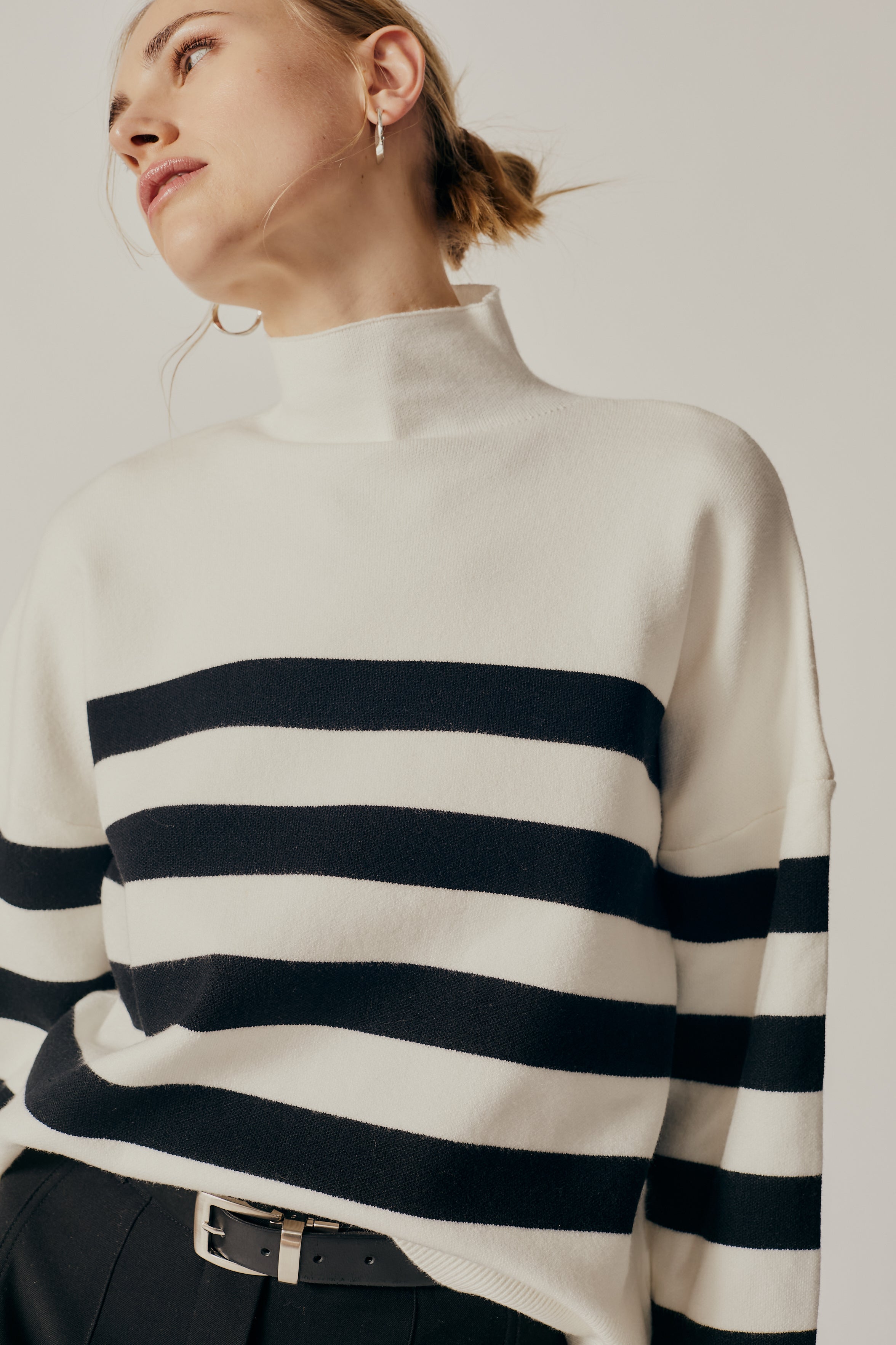 CLIVIA STRIPED TURTLENECK SWEATER