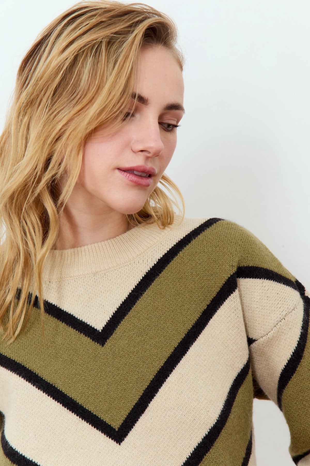 BELLIS SWEATER