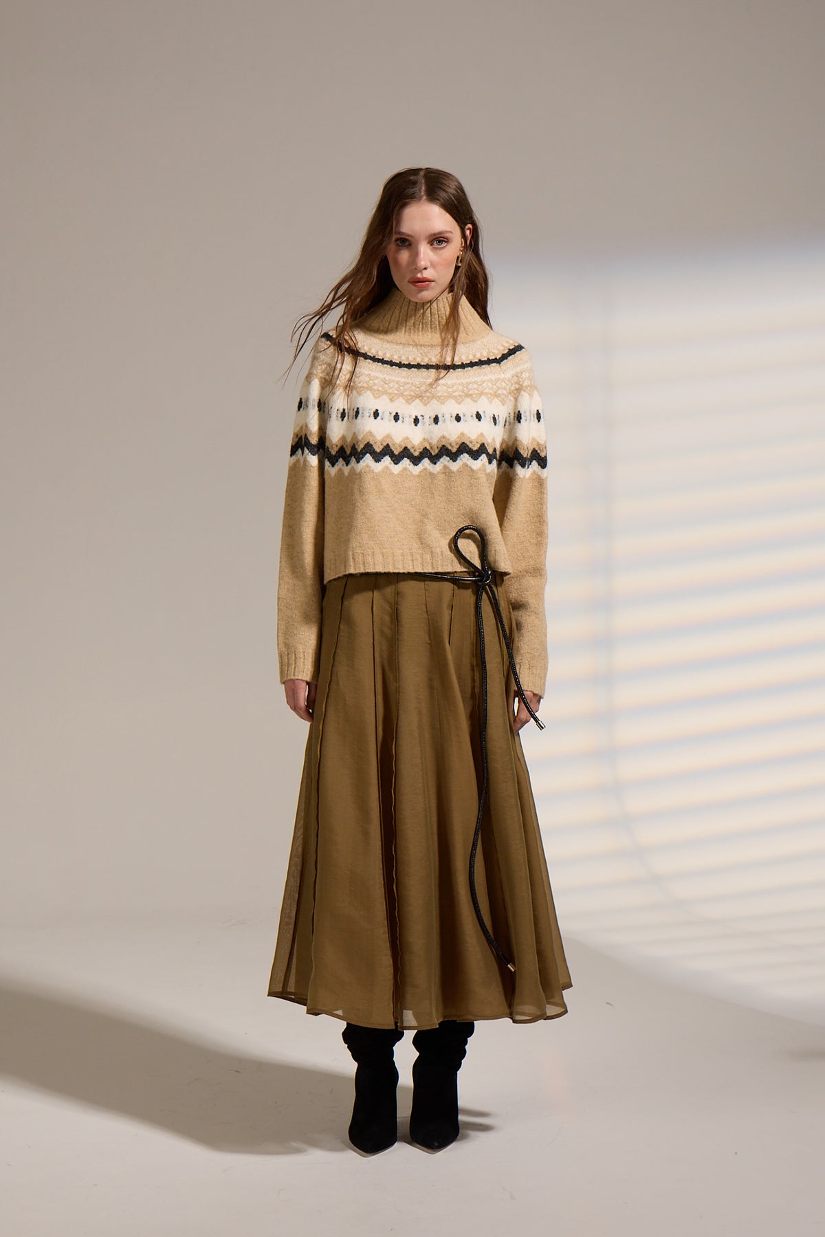 CINNAMON TURTLENECK SWEATER
