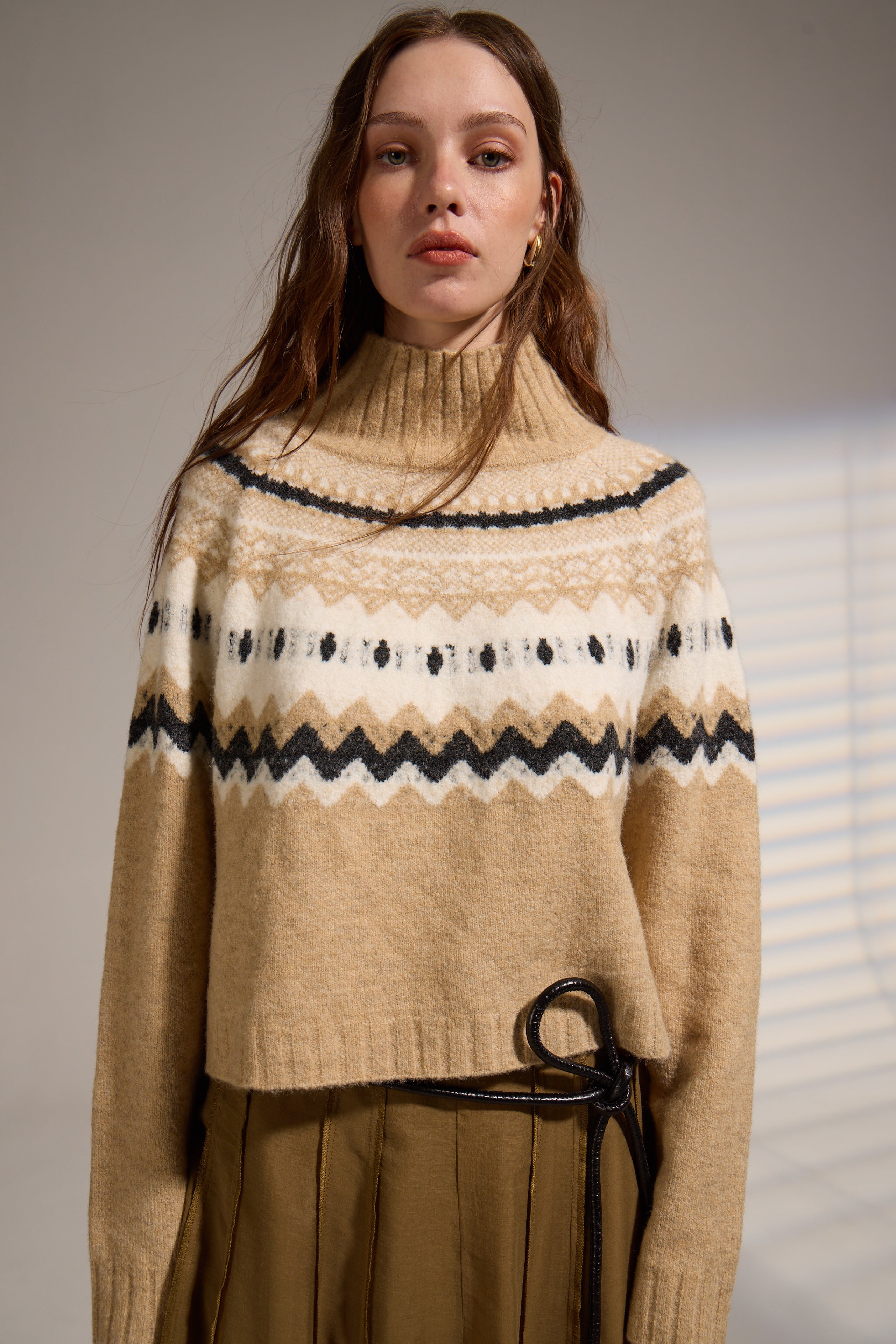 CINNAMON TURTLENECK SWEATER