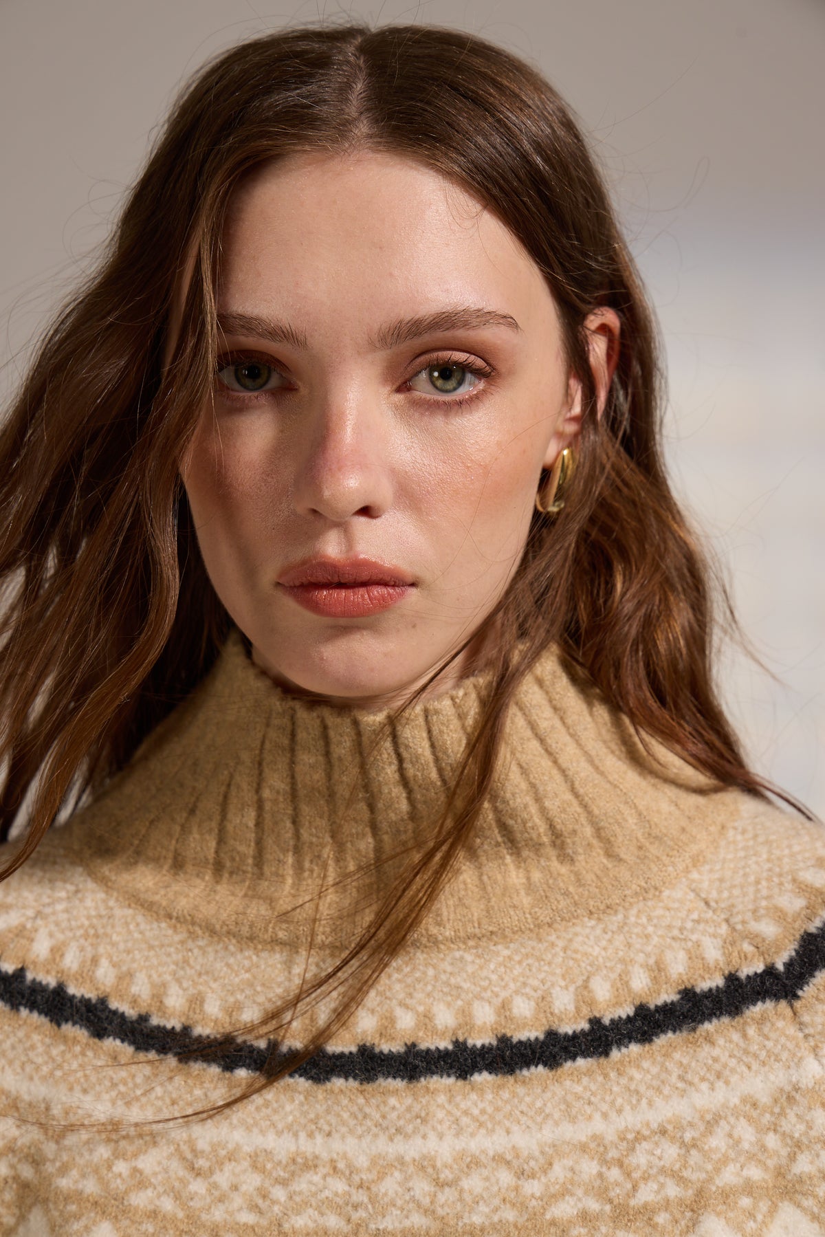 CINNAMON TURTLENECK SWEATER