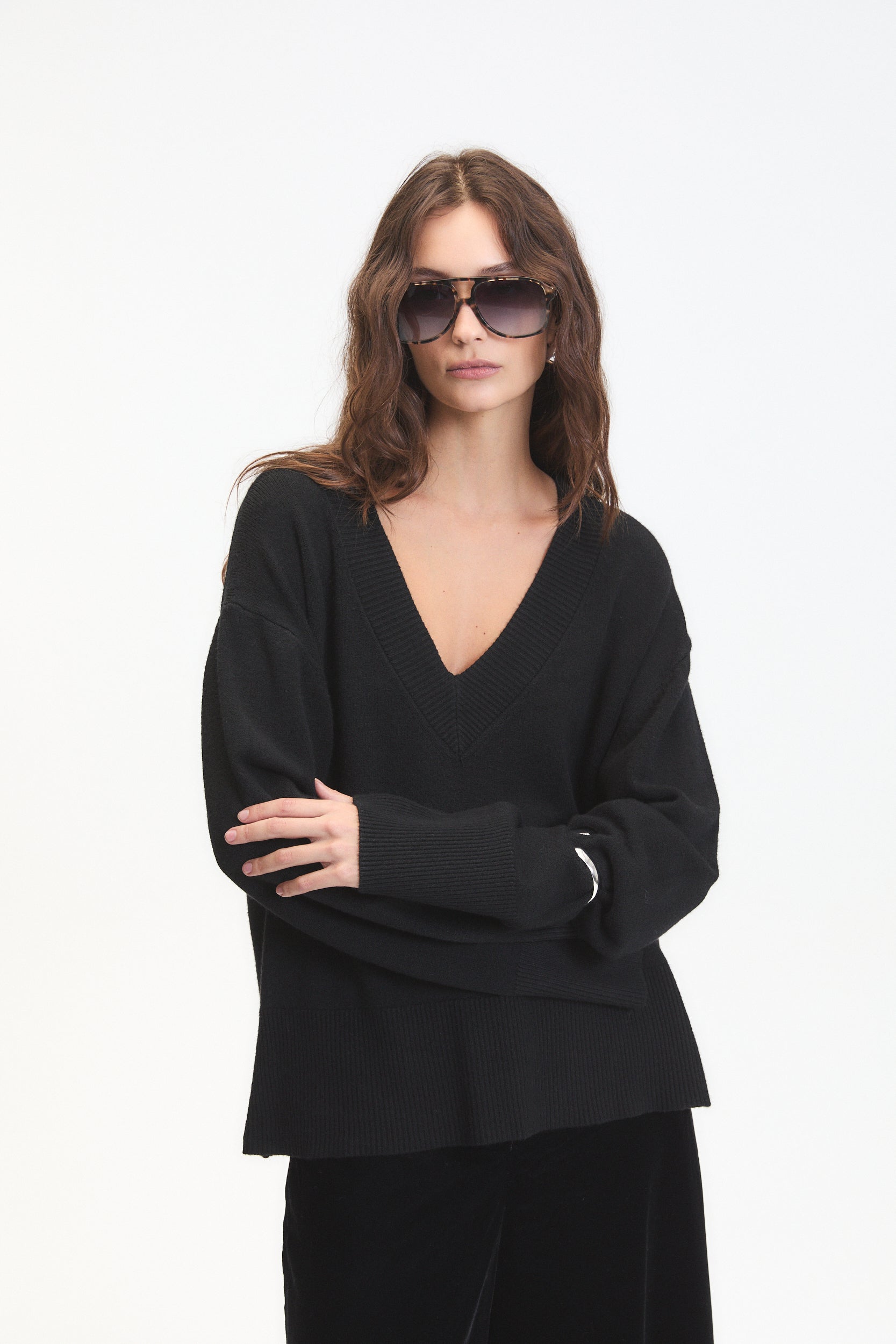 ASCLEPIAS V NECK SWEATER