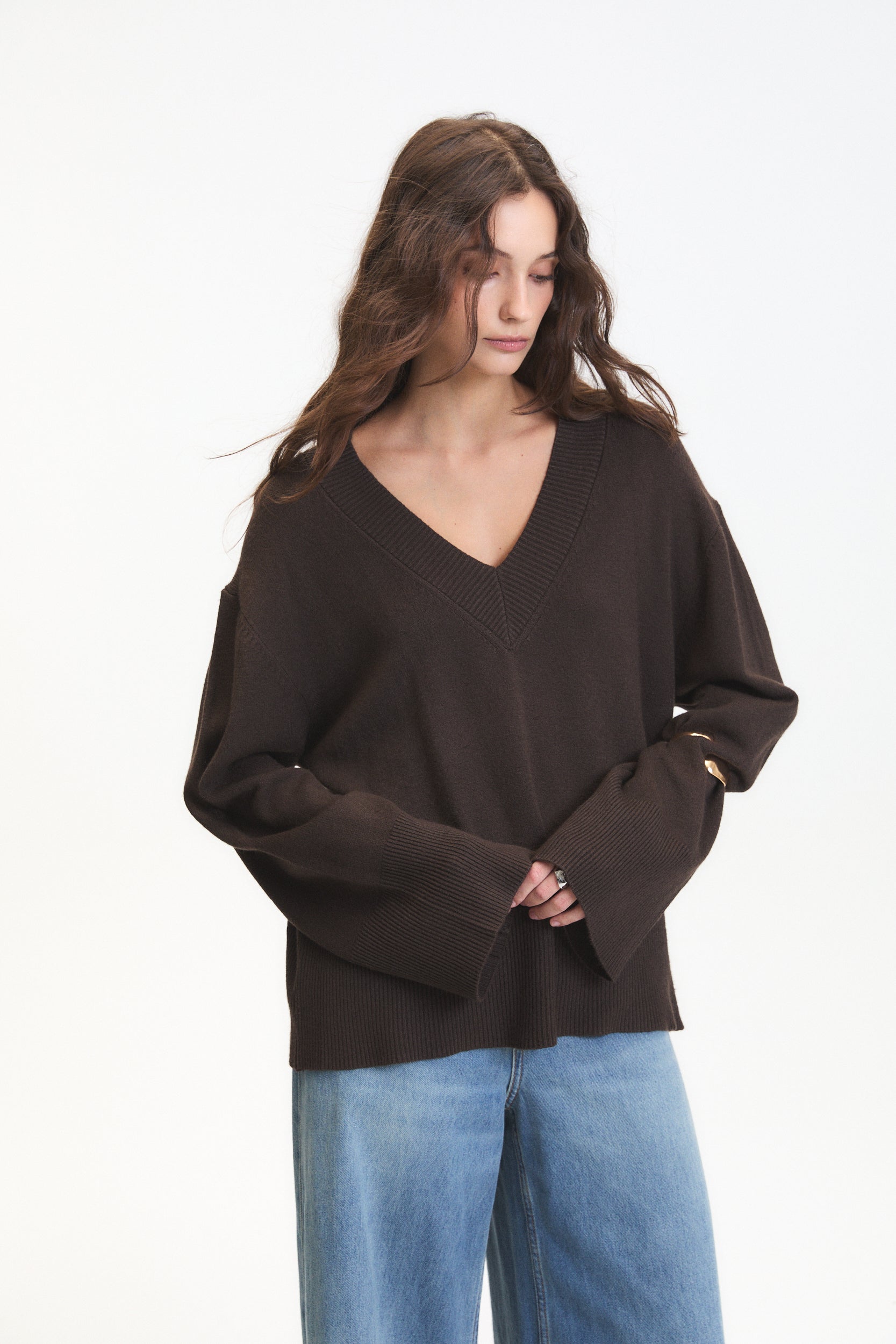 ASCLEPIAS V NECK SWEATER