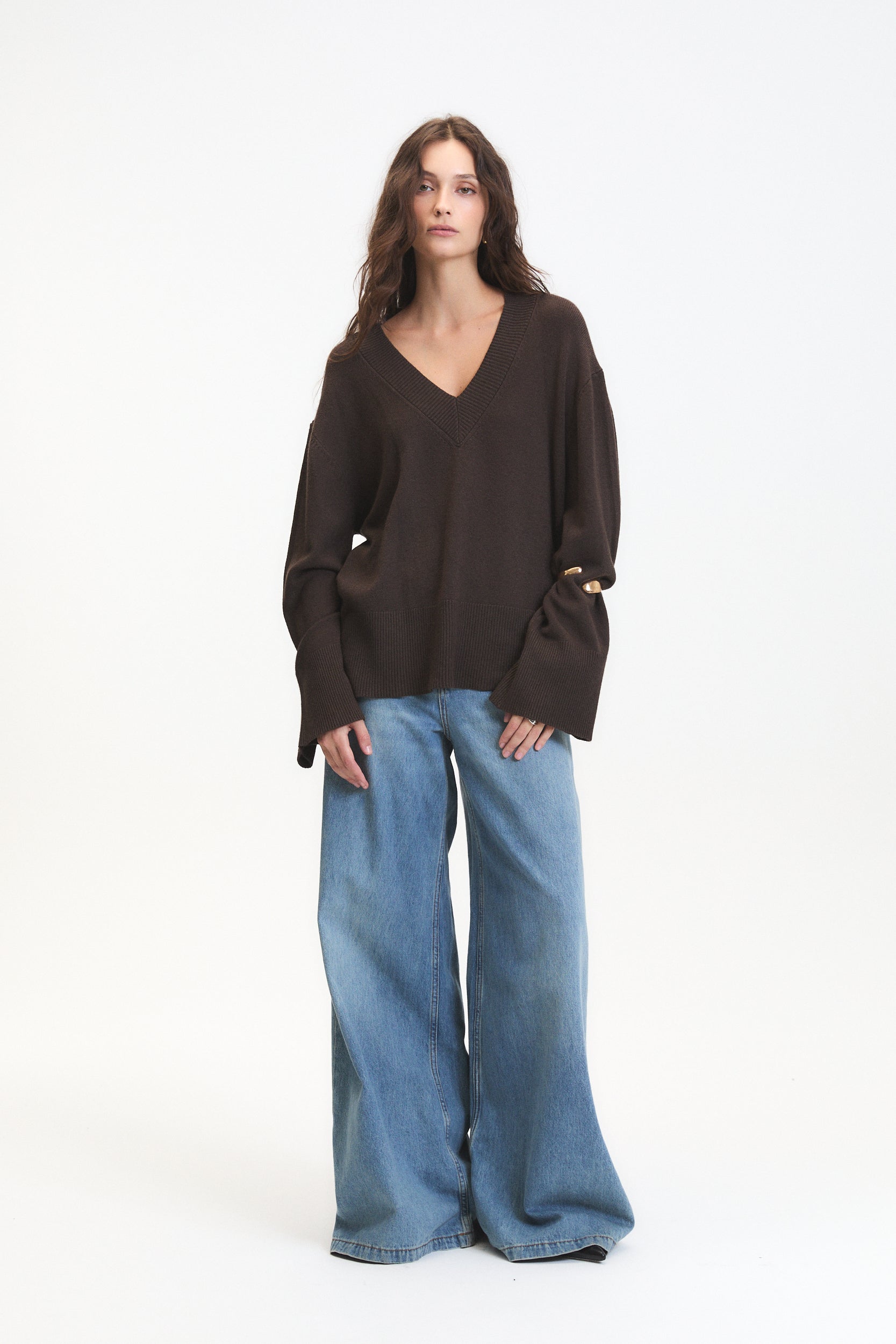 ASCLEPIAS V NECK SWEATER