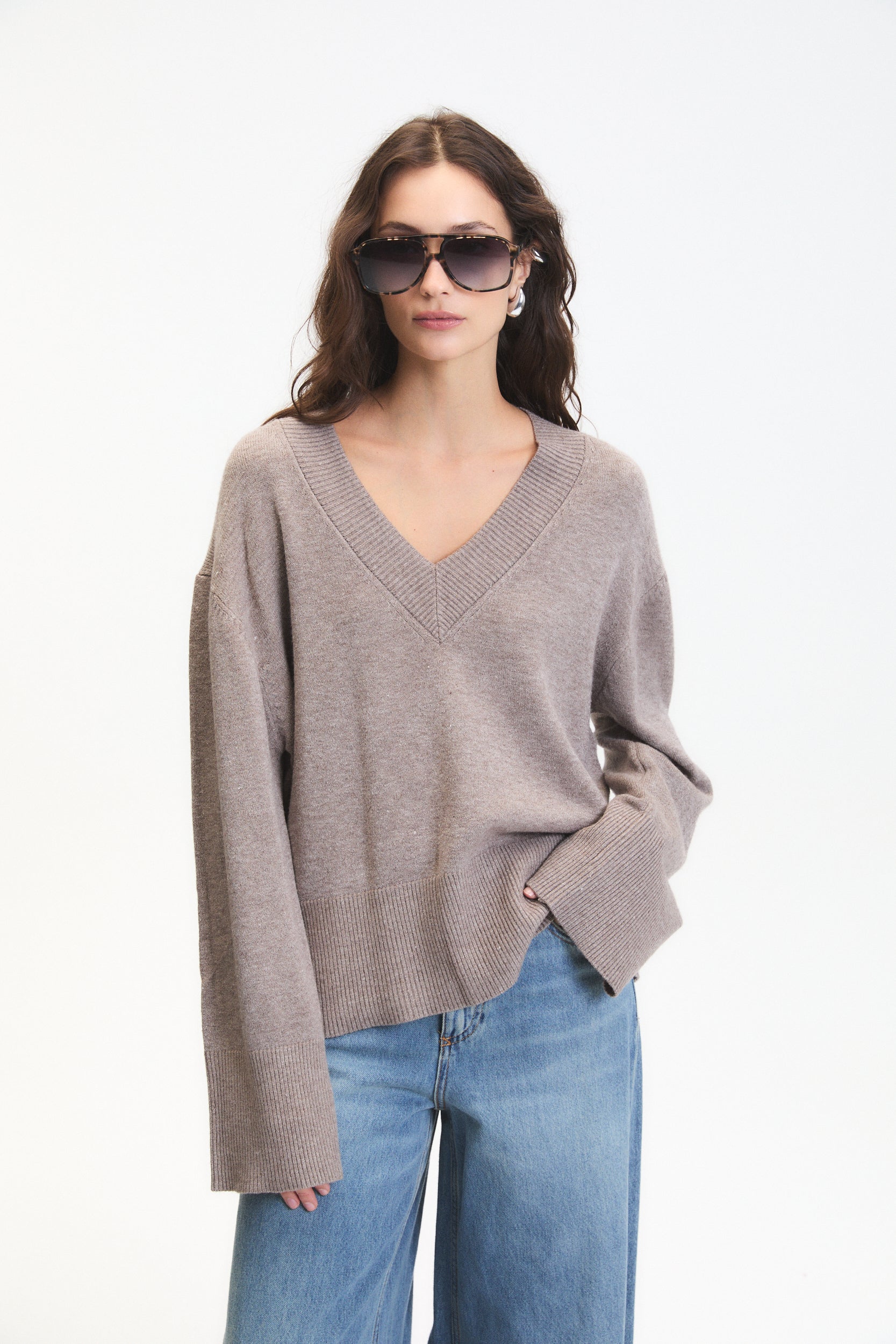ASCLEPIAS V NECK SWEATER