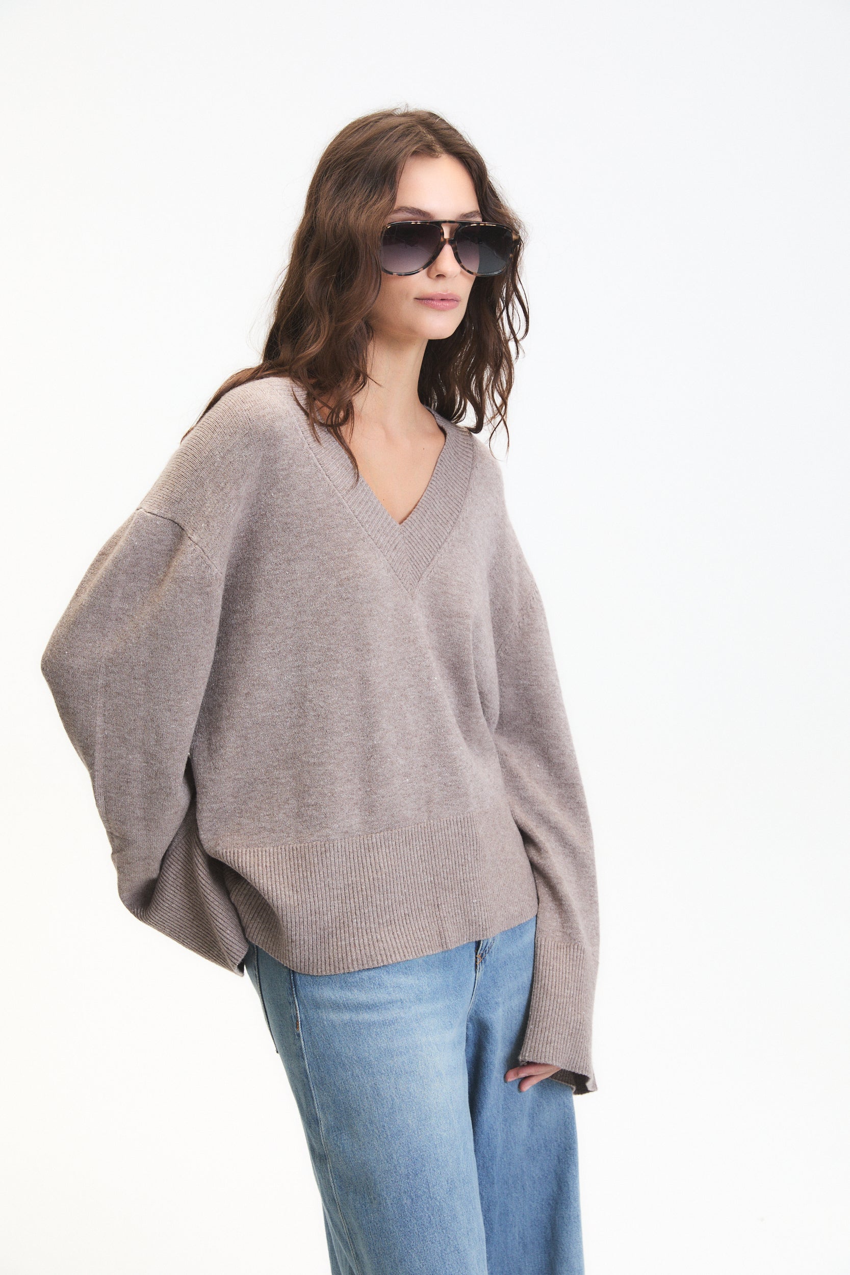 ASCLEPIAS V NECK SWEATER