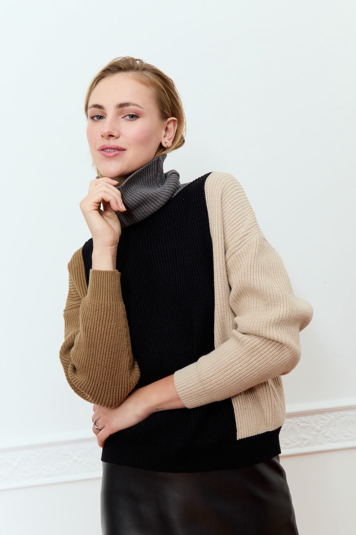 GARDENIA COLOR BLOCK SWEATER