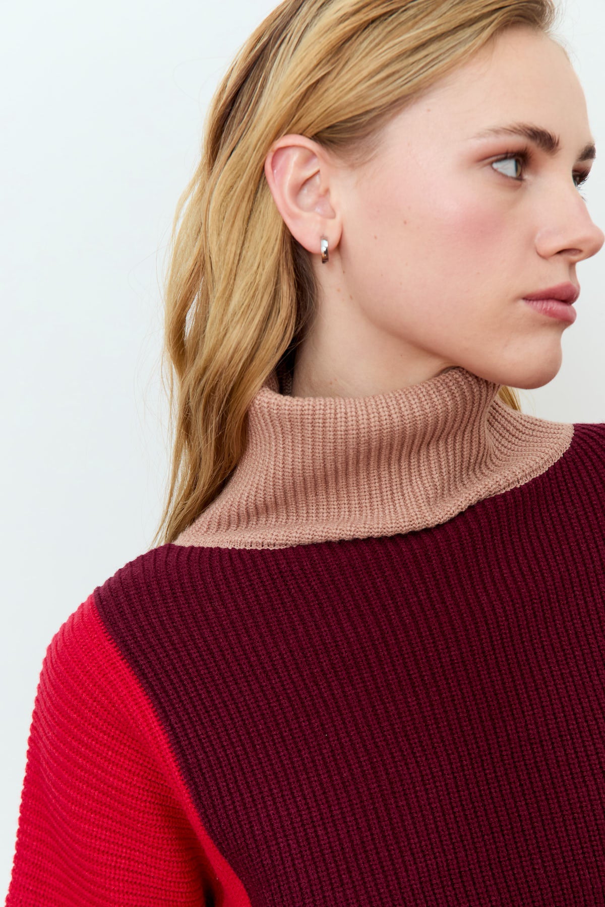 GARDENIA COLOR BLOCK SWEATER